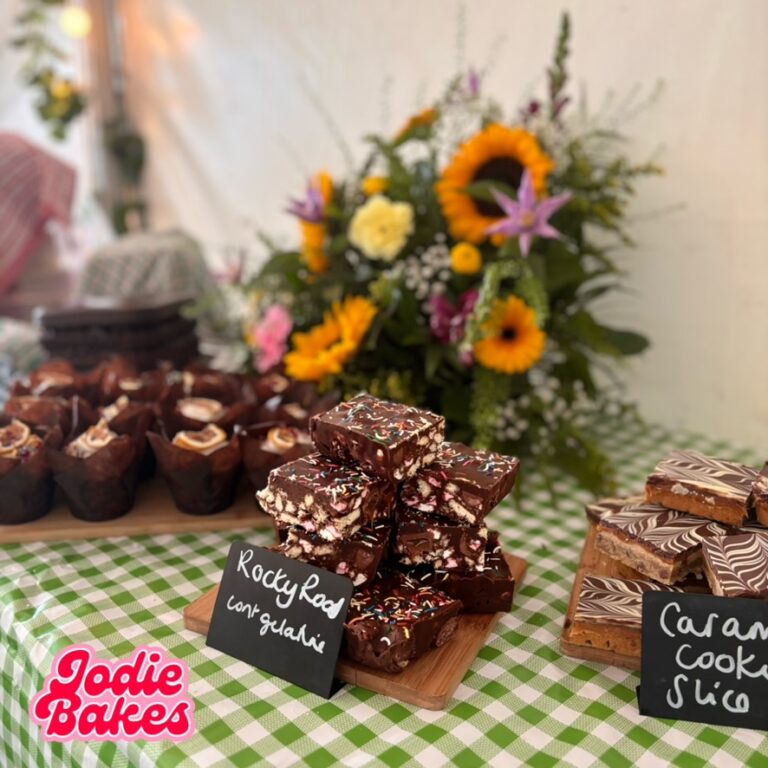 Grazing Treats Table 🍪 🎂 🍰